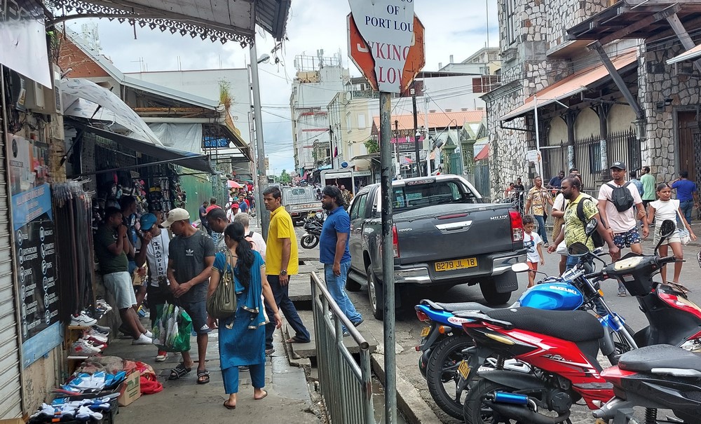 2023-02-04-Port_Louis-20230204_123423_ji.jpg